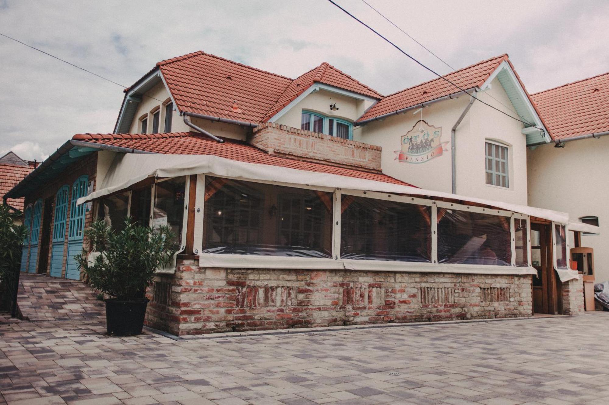 Ötösfogat Panzió Acomodação com café da manhã Siófok Exterior foto